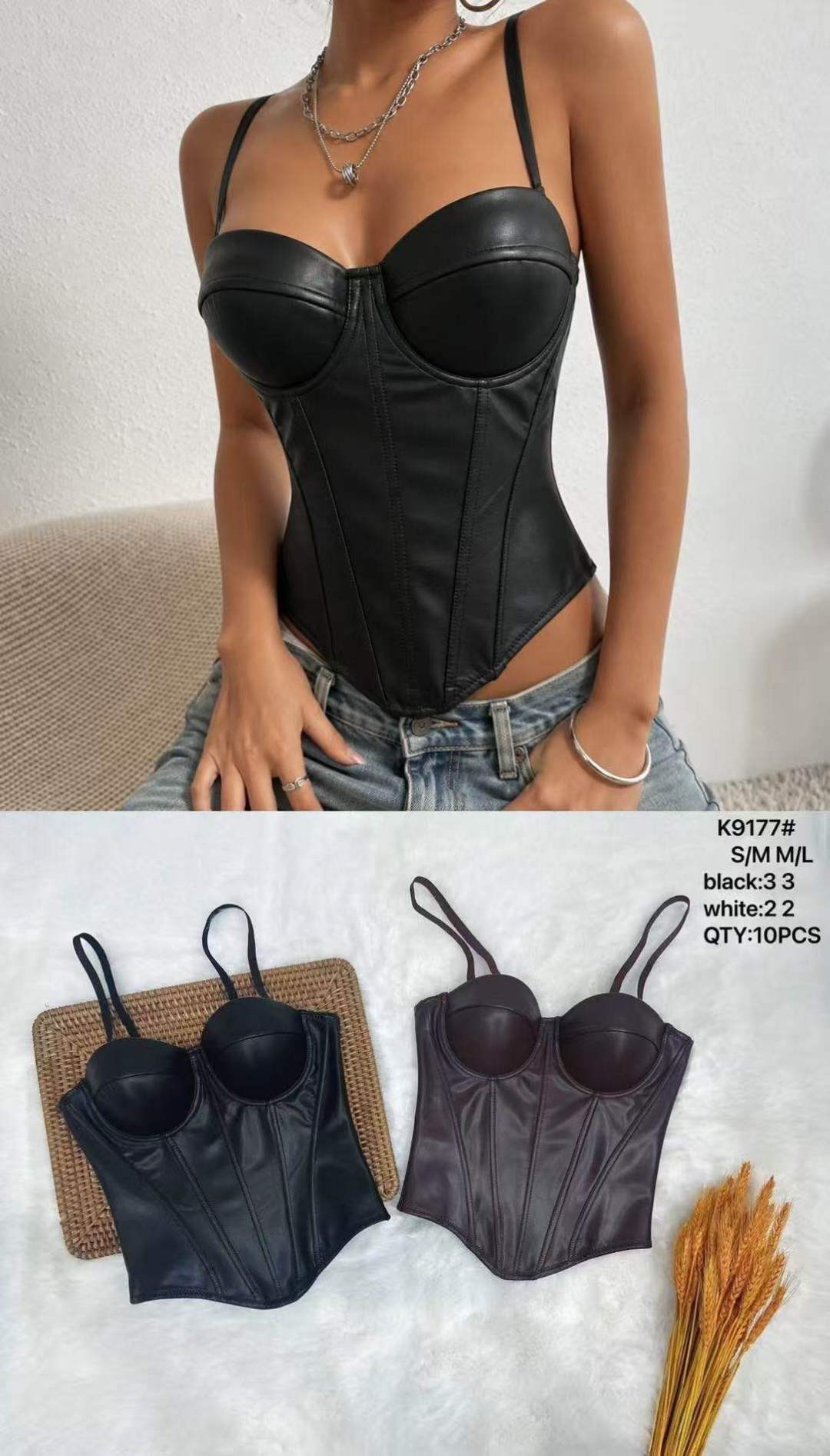Priliehavý top s korzetovým strihom