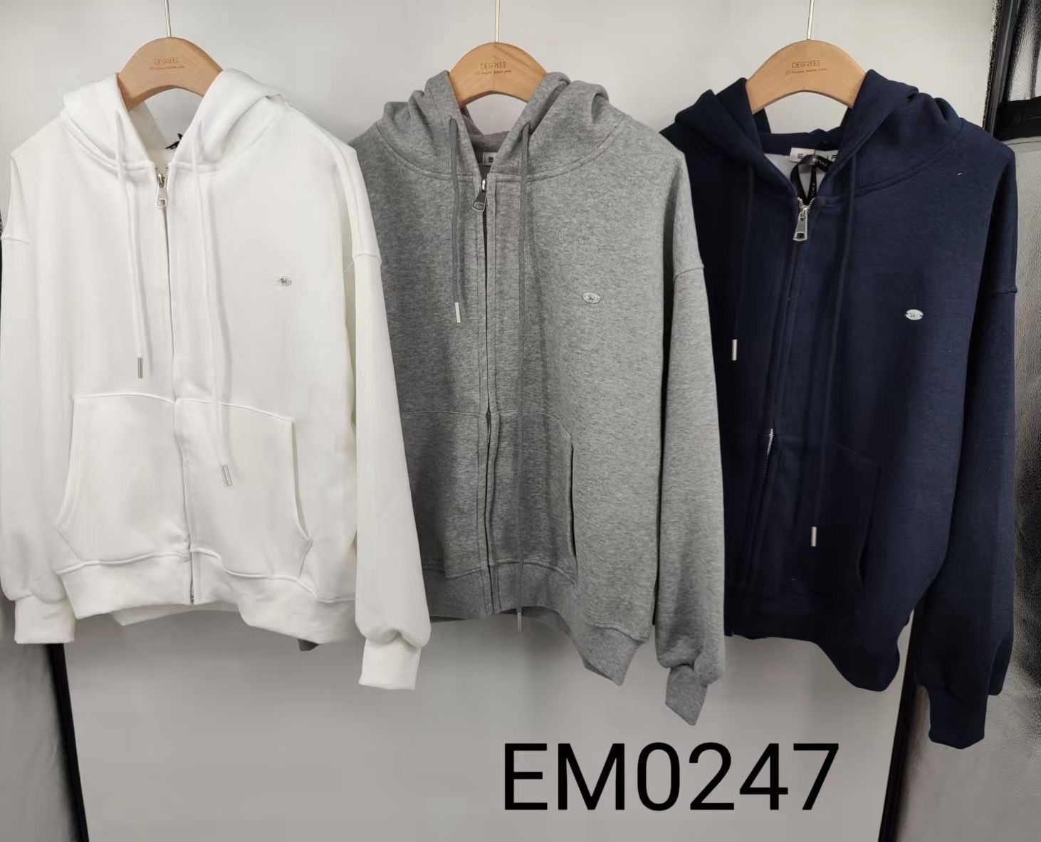 Jednoduchá mikina s kapucňou na zips
