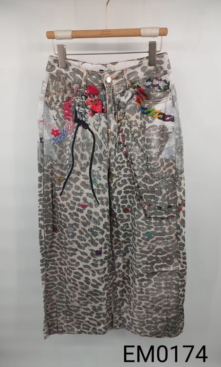 Džínsové nohavice širokého strihu s leopardím vzorom