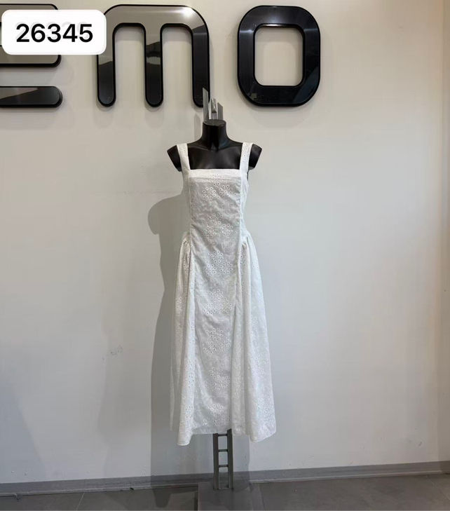 Midi šaty áčkového strihu so štvorcovým výstrihom