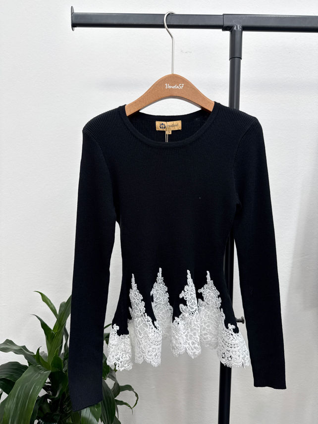 Top s čipkovanou peplum
