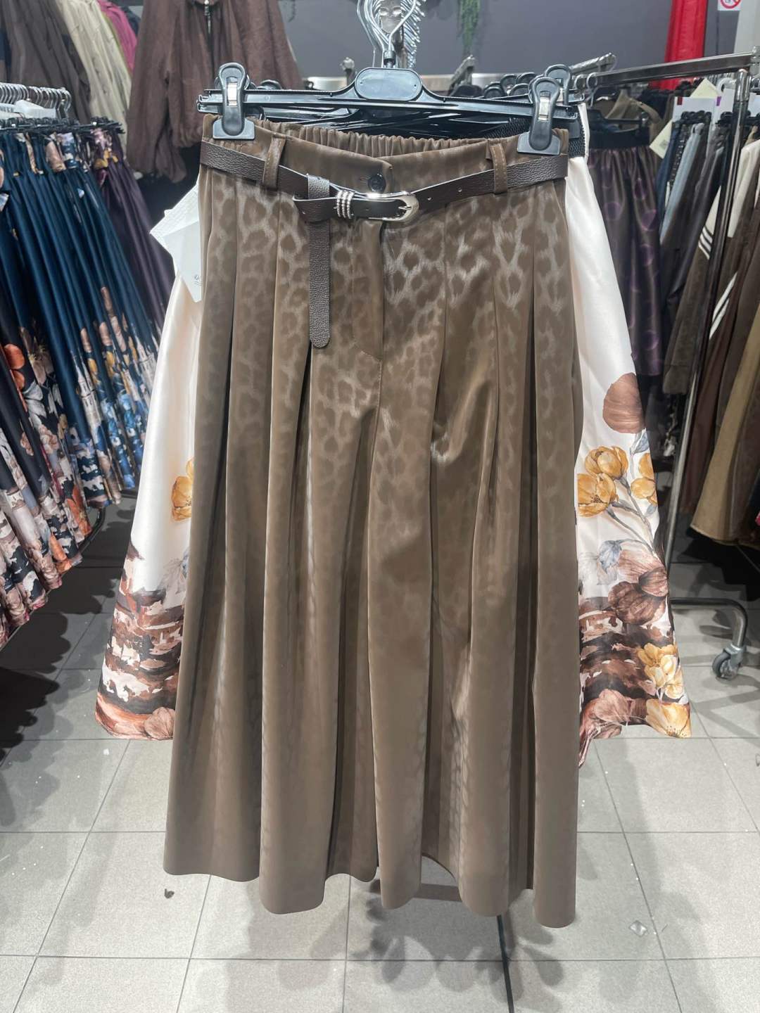 Plisovaná midi sukňa