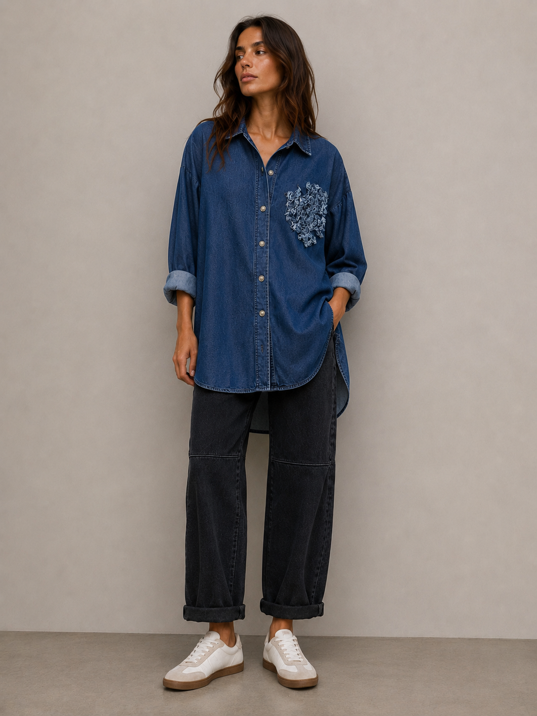 Oversized denimová košeľa s výšivkou