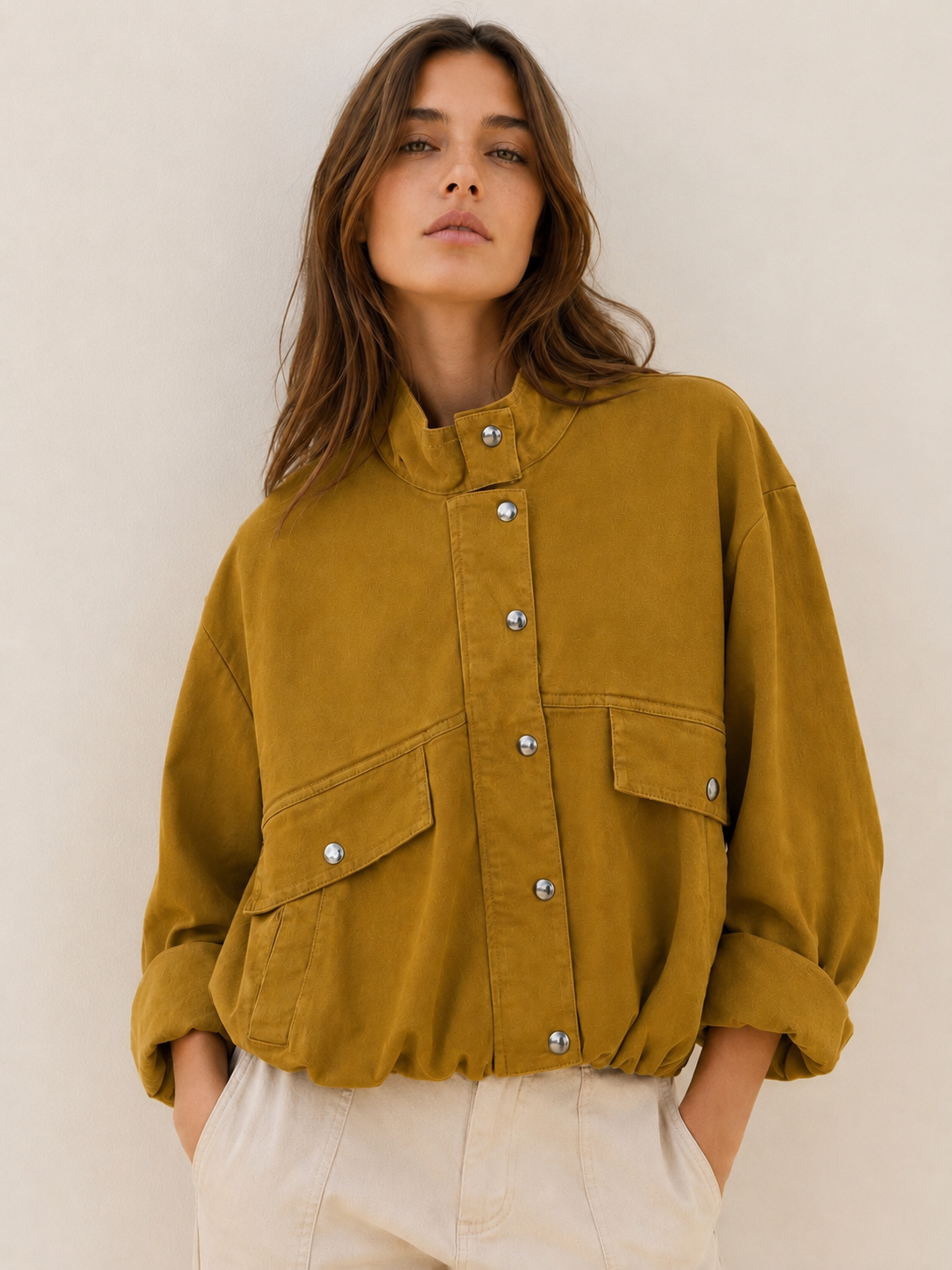 Oversize bomber s vysokým golierom
