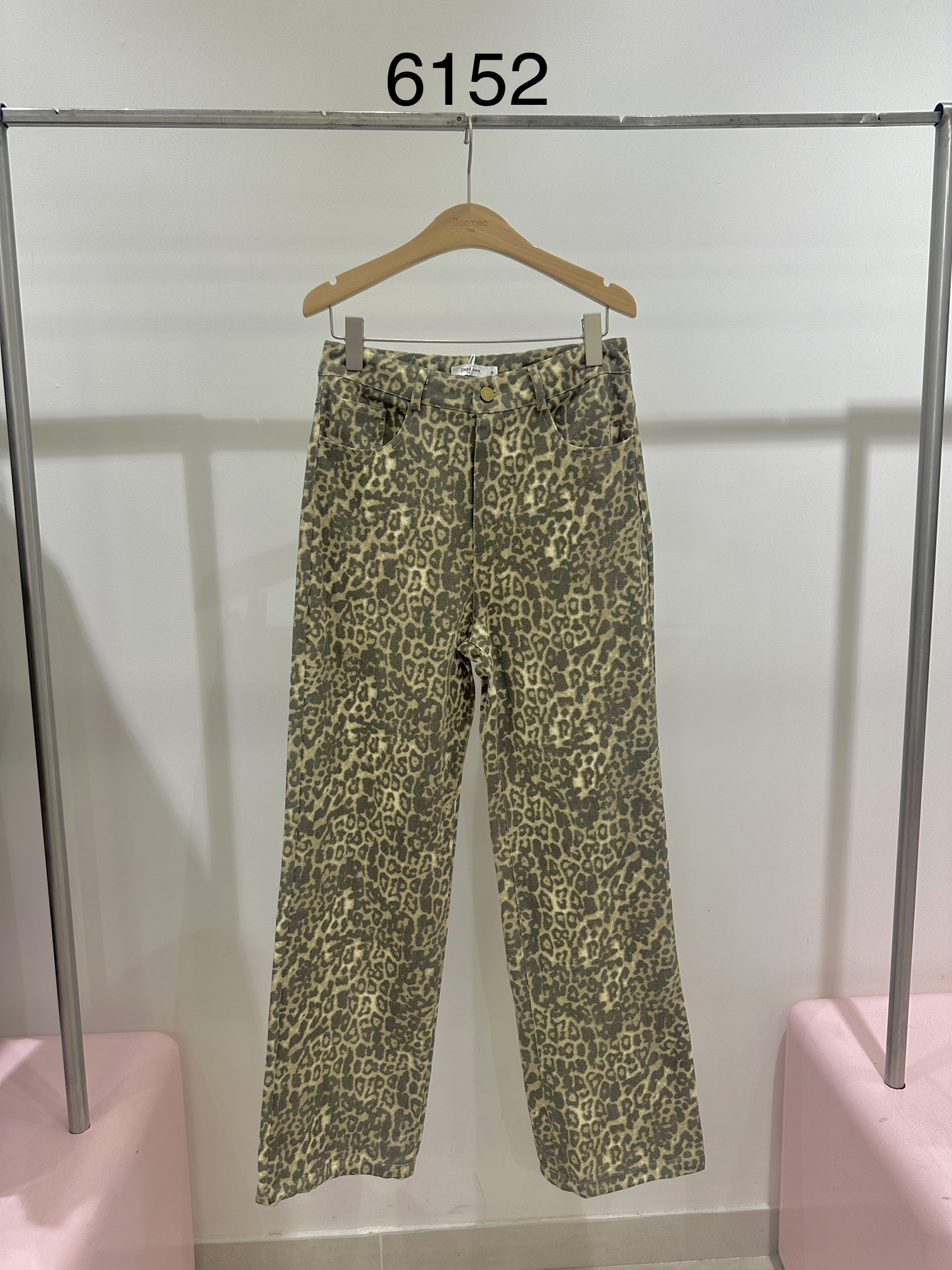 Rovné nohavice s leopardím vzorom