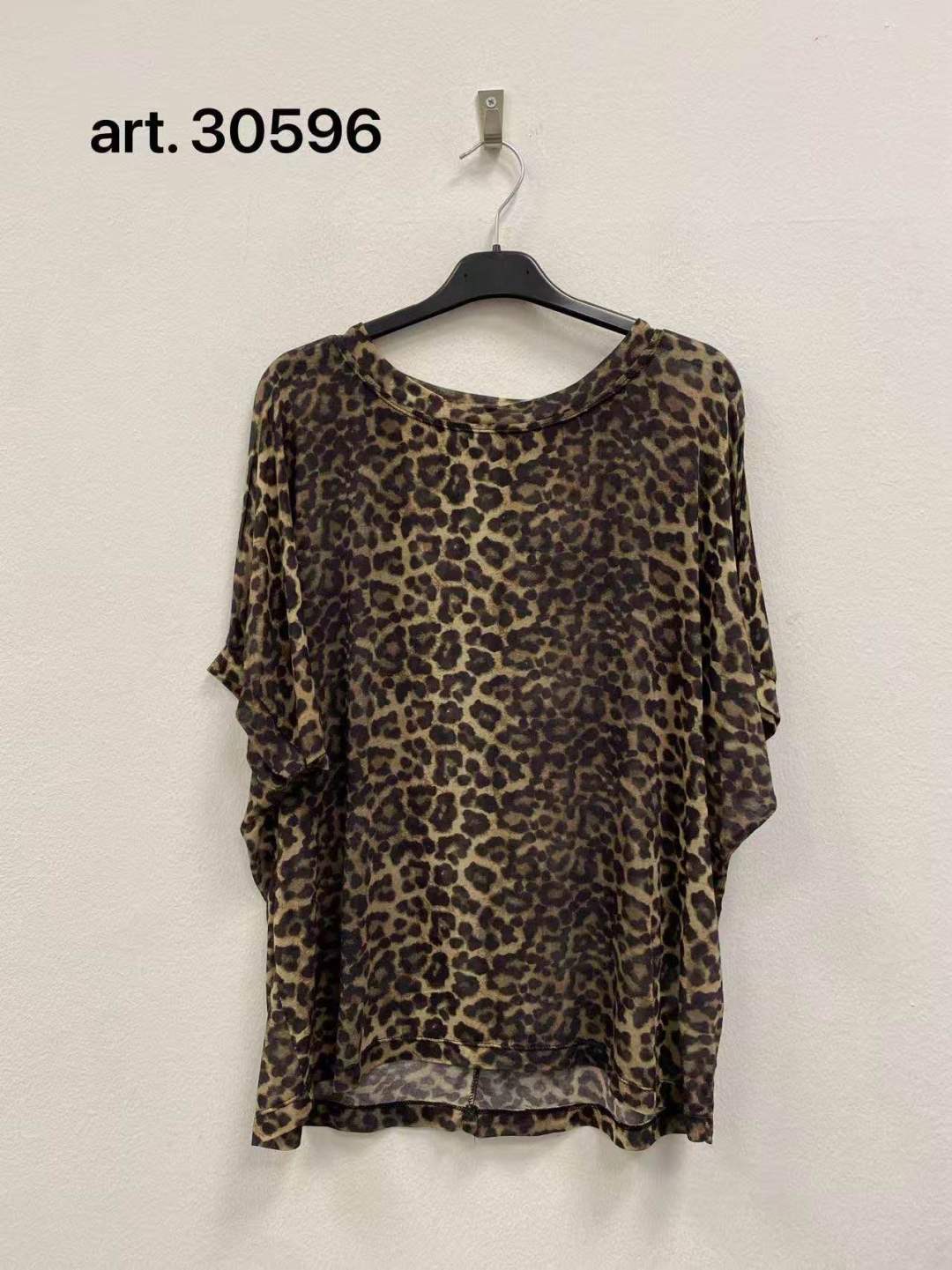 Voľné tričko s leopardím vzorom