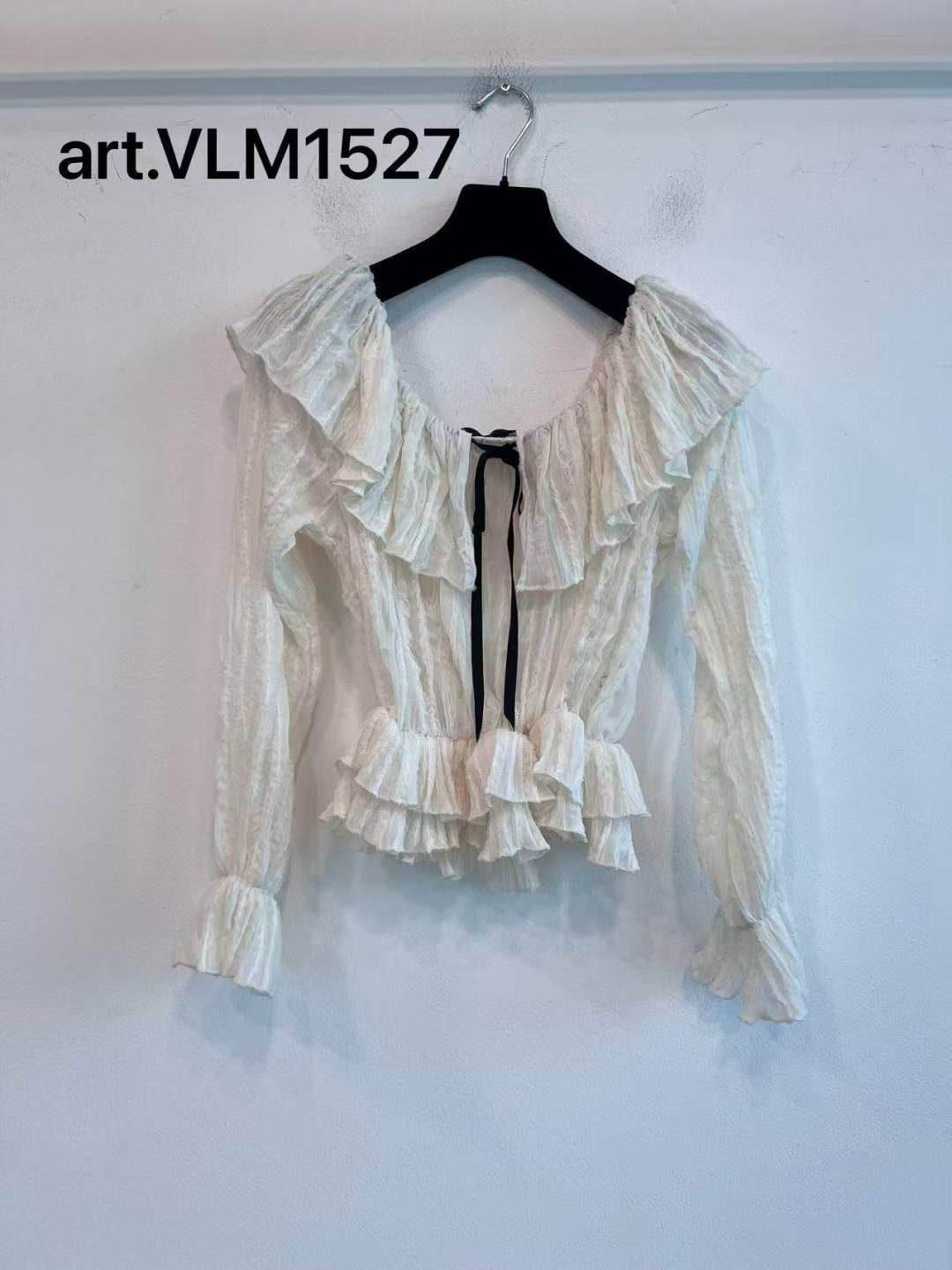 Blúzka s odhalenými ramenami a peplum