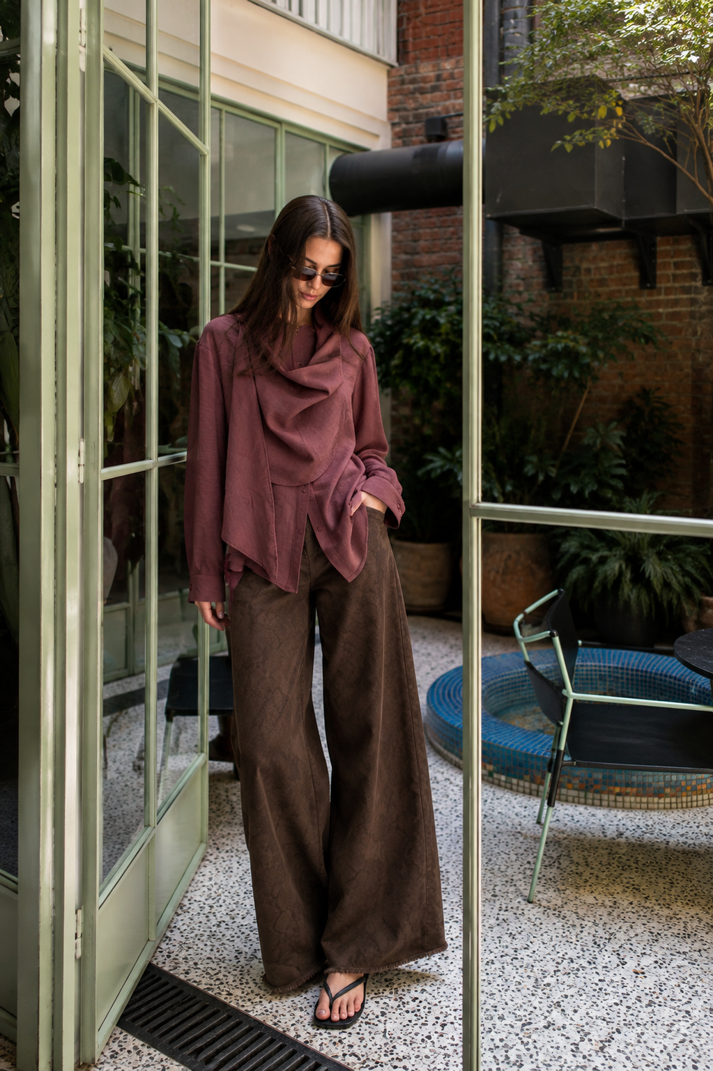 Nohavice s širokými nohavicami a vysokým pásom