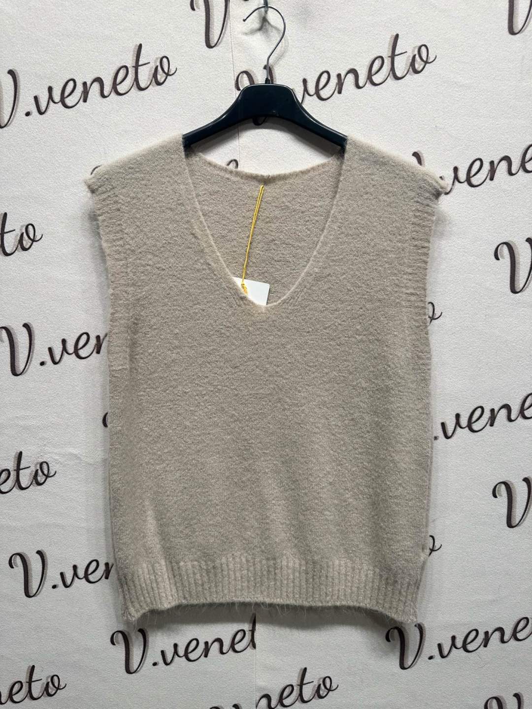 Pletená vesta s výstrihom do V