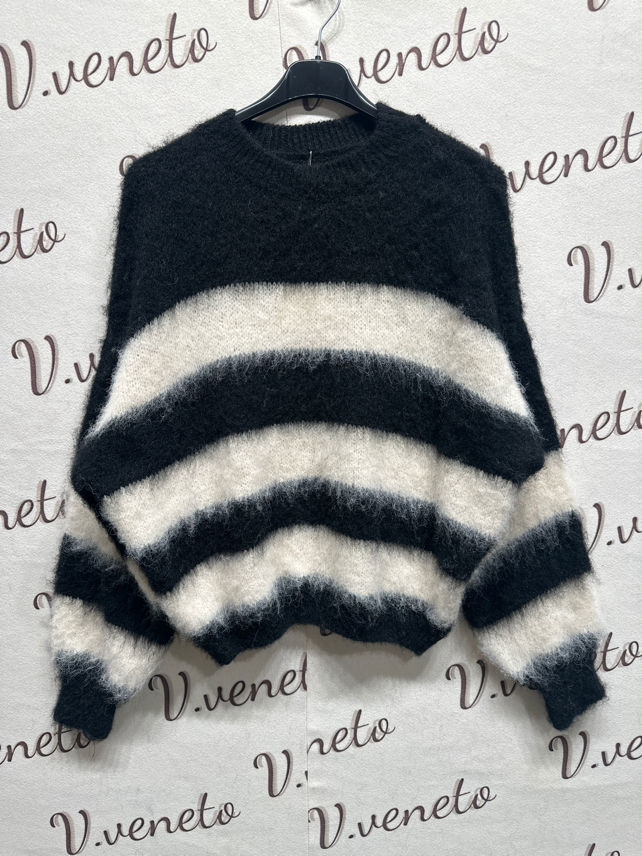 Oversized sveter s pruhmi