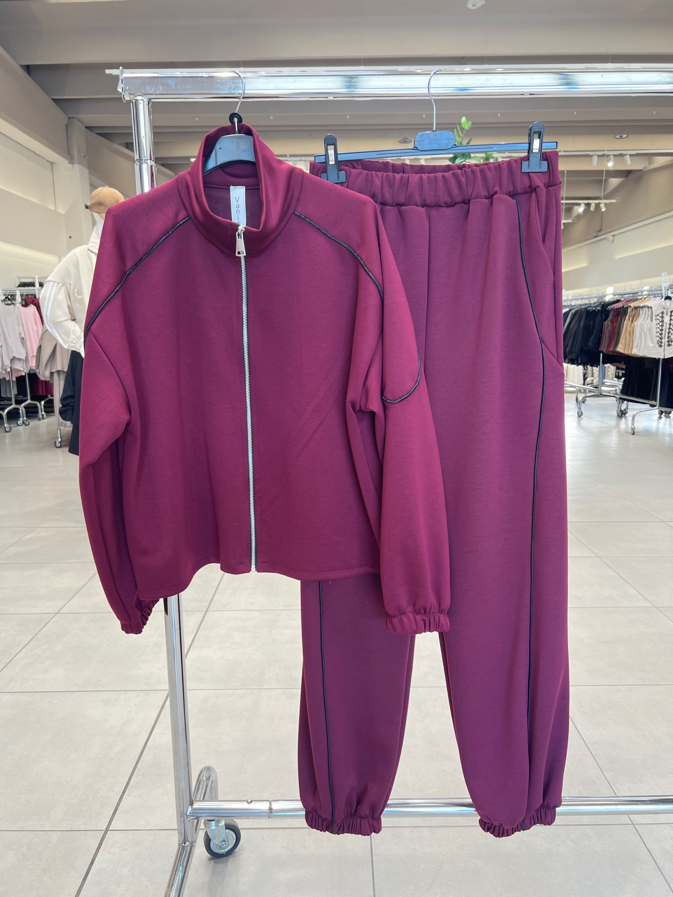 Komplet joggerov s polorolákom