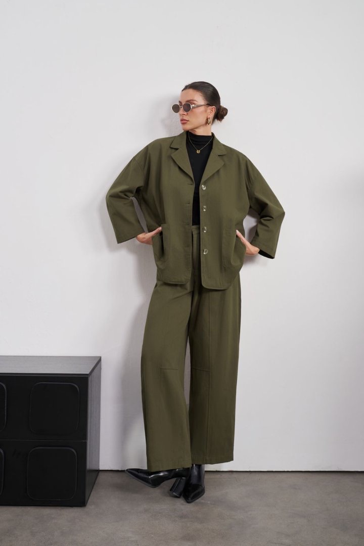 Oversized bunda s klopmi
