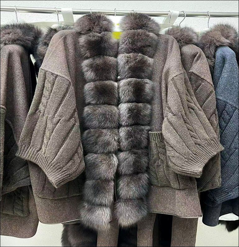 Voľný kabát po kolená