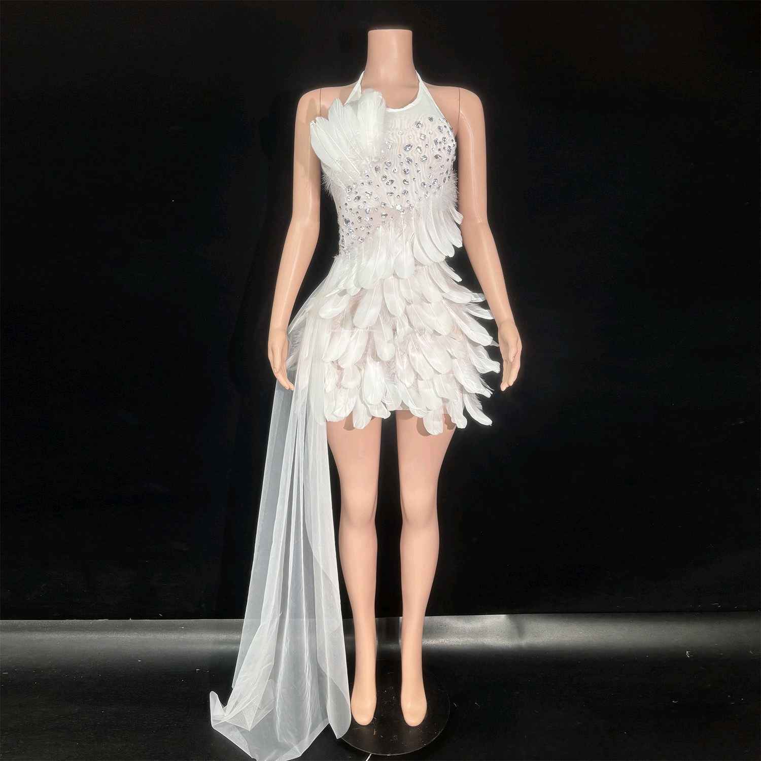 Halter Mini Šaty s Strapcami