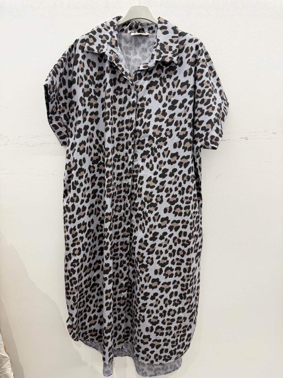 Midi košeľové šaty s leopardím vzorom