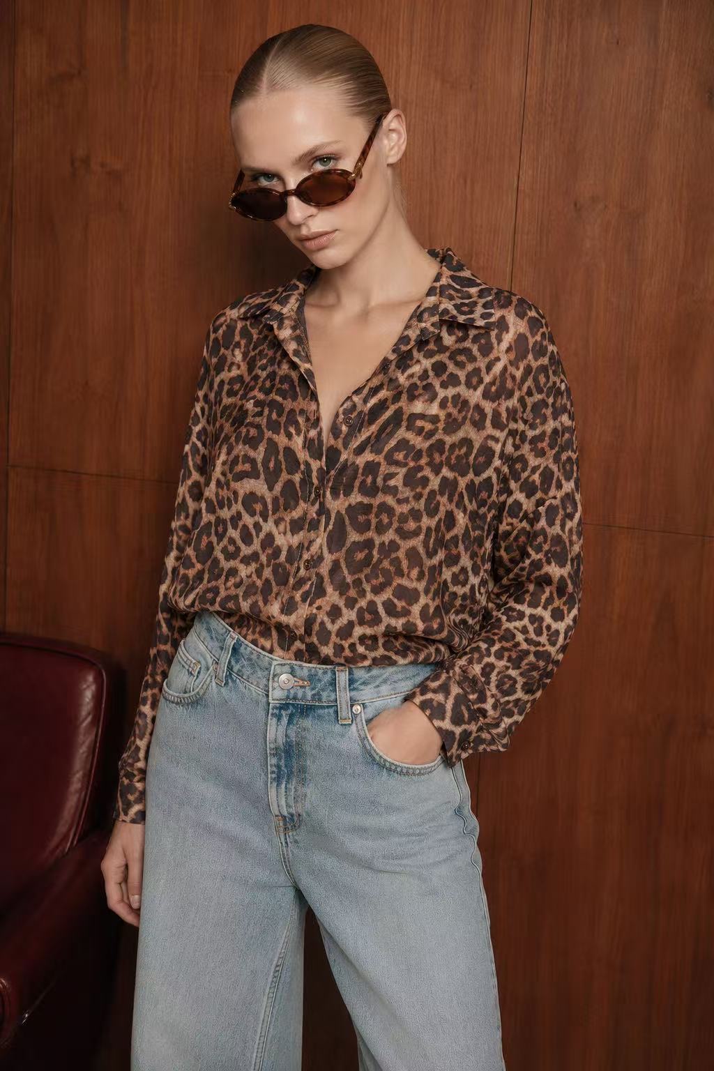 Voľná košeľa s leopardím vzorom