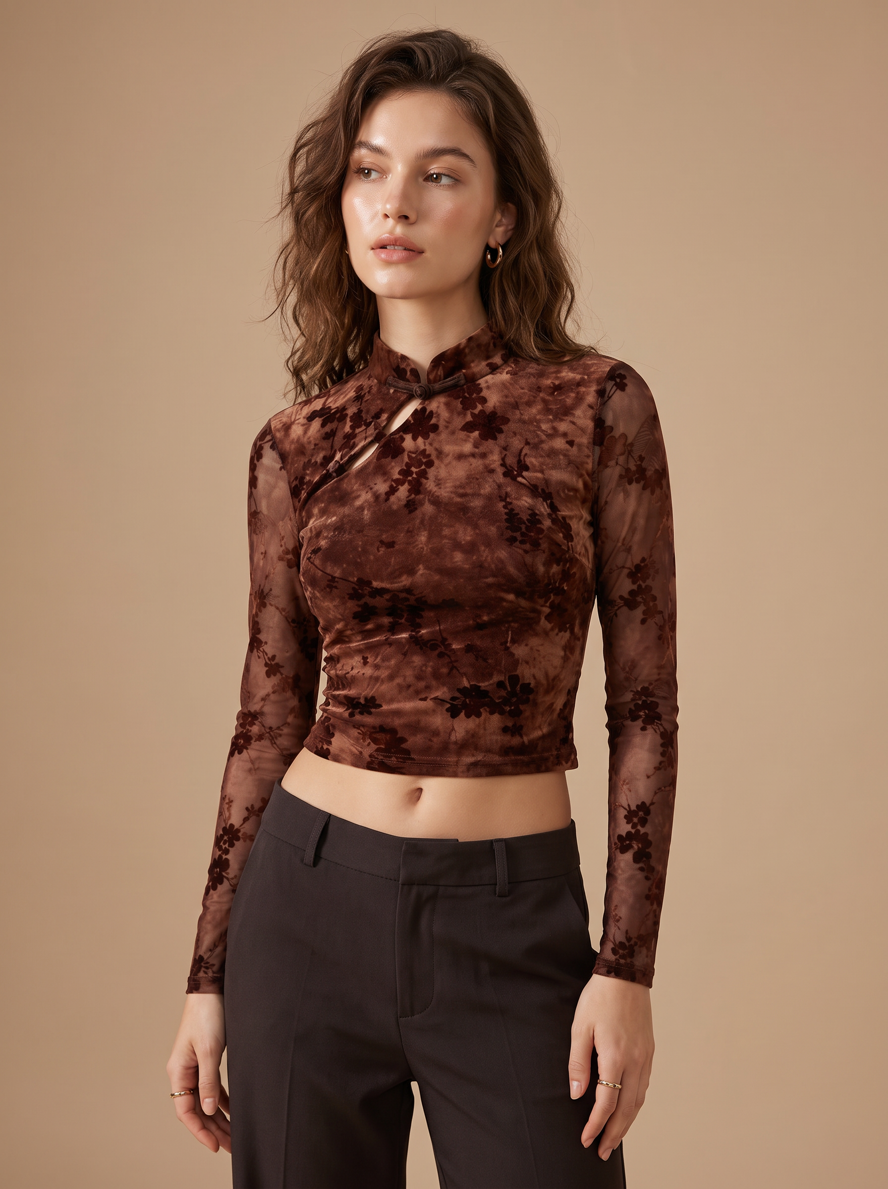 Crop top s výrezom