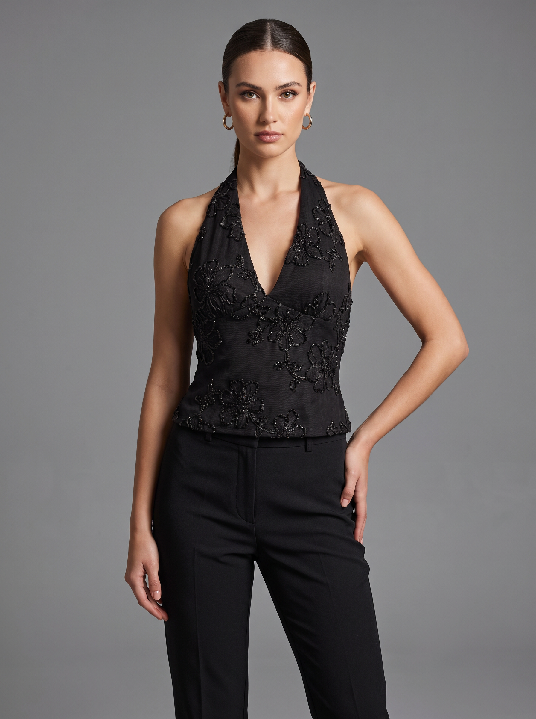 Priliehavý halter top