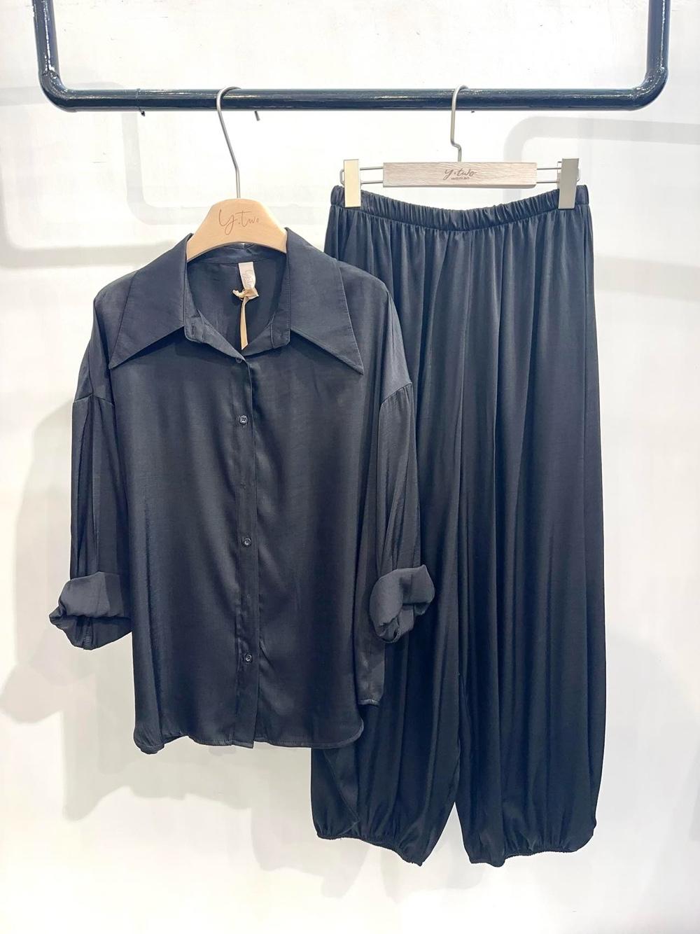 Voľná oversize košeľa s klasickým golierom